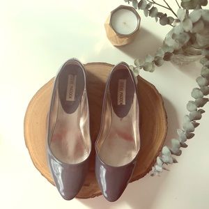 Steve Madden grey patent leather flats